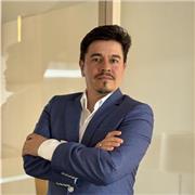 Soy programador con experiencia y máster en ciberseguridad, especializado en Python, desarrollo web y lógica de programación.